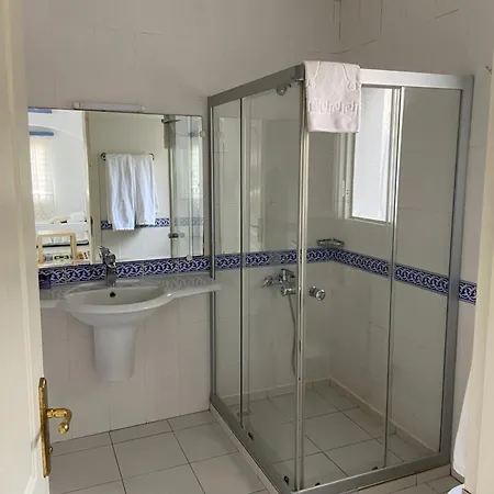 Otel Omar & 3*